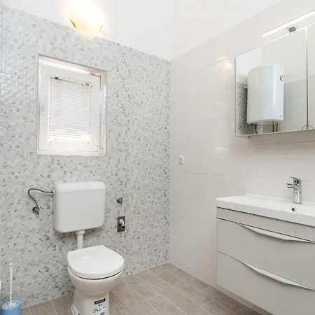 3 Bedroom Cozy In Supetarska Draga