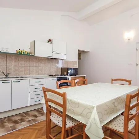 3 Bedroom Cozy In Supetarska Draga