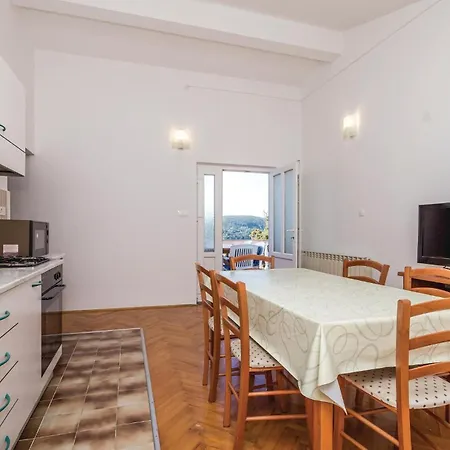 3 Bedroom Cozy In Apartment