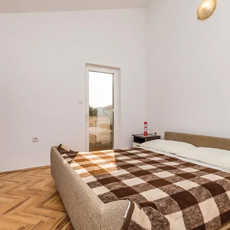 3 Bedroom Cozy In Apartment