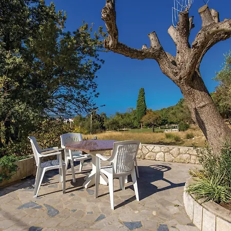 3 Bedroom Cozy In Appartamento